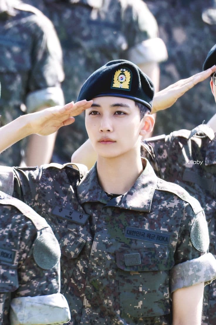 SEVENTEEN’s Jeonghan Officially Discharged From Military Service Today